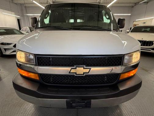 Summit White 2018 Chevrolet Express 2500 Work Van