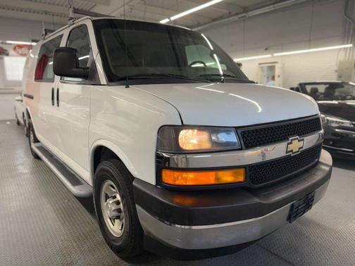 Summit White 2018 Chevrolet Express 2500 Work Van