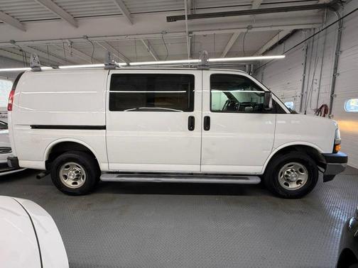 Summit White 2018 Chevrolet Express 2500 Work Van