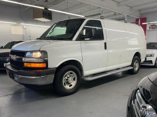 Summit White 2018 Chevrolet Express 2500 Work Van