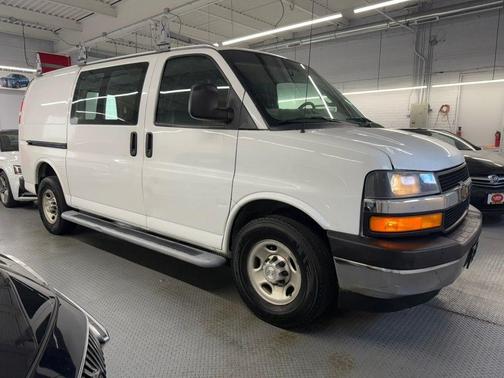 Summit White 2018 Chevrolet Express 2500 Work Van