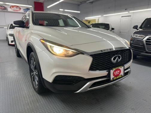 2018 INFINITI QX30 Luxury