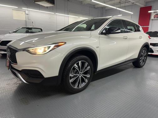 2018 INFINITI QX30 Luxury
