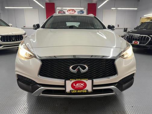 2018 INFINITI QX30 Luxury