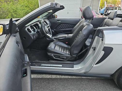 2012 Ford Mustang V6 Premium