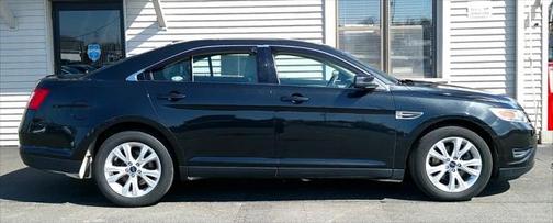 2010 Ford Taurus 4dr Sdn SEL AWD