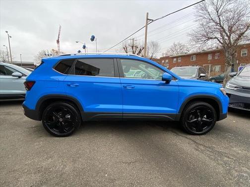 2025 Volkswagen Taos SEL 4Motion