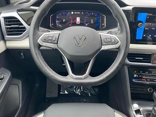 2025 Volkswagen Taos SEL 4Motion