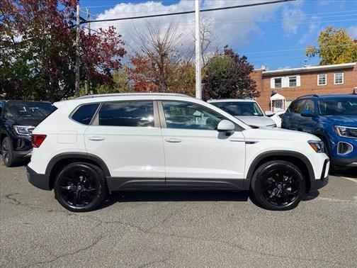 2023 Volkswagen Taos SE 4Motion