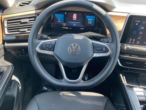 2024 Volkswagen Atlas 2.0T SE w/Technology 4MOTION