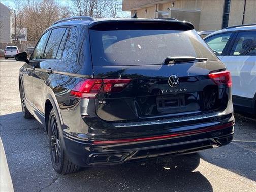 2022 Volkswagen Tiguan 2.0T SE R-Line Black
