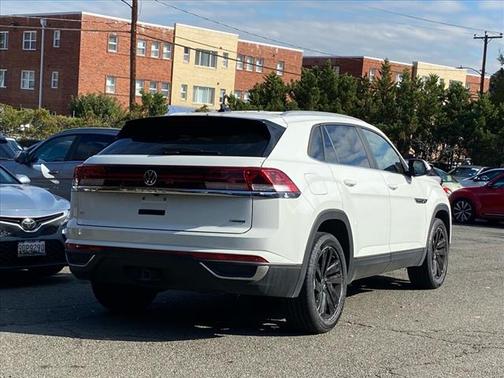 2024 Volkswagen Atlas Cross Sport 2.0T SE w/Technology 4MOTION
