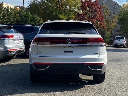 2024 Volkswagen Atlas Cross Sport 2.0T SE w/Technology 4MOTION