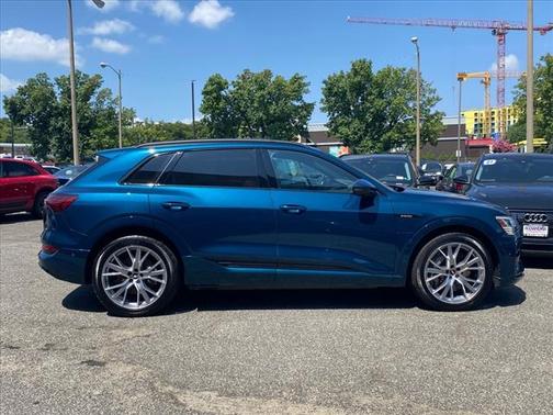 2021 Audi e-tron Prestige