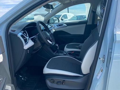 2025 Volkswagen Taos SE 4Motion