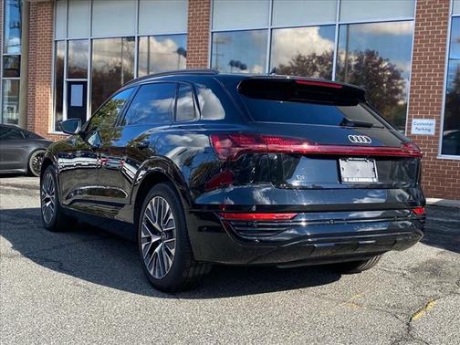 2024 Audi Q8 e-tron Premium Plus