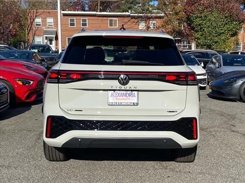 2026 Volkswagen Tiguan 2.0T SEL R-Line 4MOTION