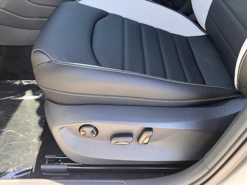 2025 Volkswagen Taos SEL 4Motion