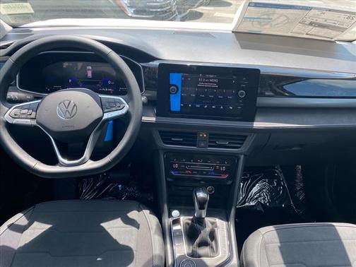 2025 Volkswagen Taos 1.5T SE Black