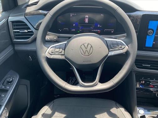 2025 Volkswagen Taos 1.5T SE Black