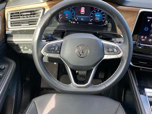 2025 Volkswagen Atlas 2.0T SE w/Technology 4MOTION