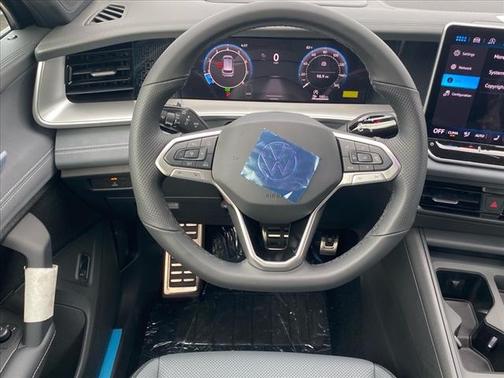 2025 Volkswagen Tiguan 2.0T SE R-Line Black
