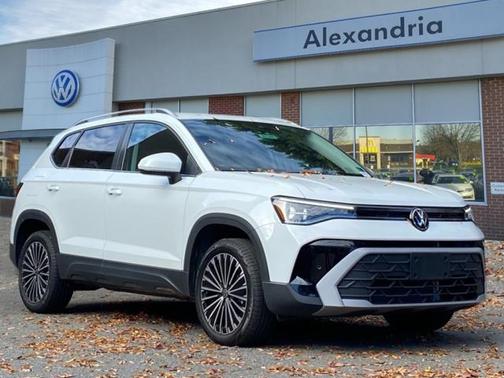 2025 Volkswagen Taos 1.5T SE