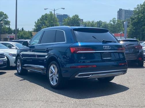 2022 Audi Q7 55 Premium Plus
