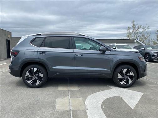 2025 Volkswagen Taos SE 4Motion