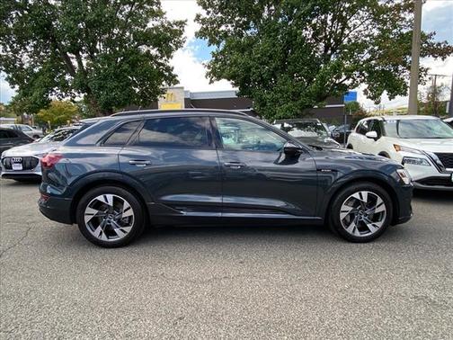 2022 Audi e-tron Premium