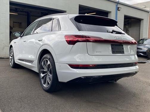 2021 Audi e-tron Premium Plus