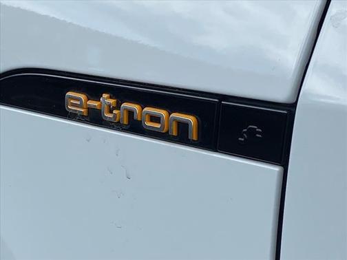 2021 Audi e-tron Premium Plus