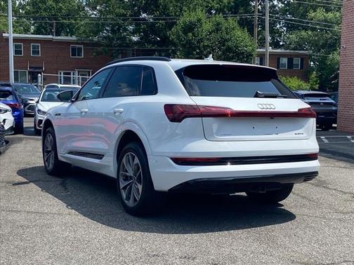 2021 Audi e-tron Premium Plus