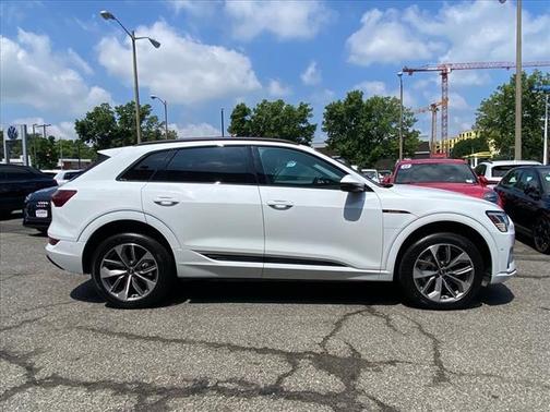 2021 Audi e-tron Premium Plus