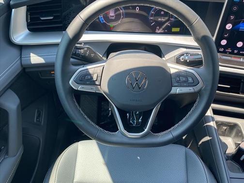 2025 Volkswagen Tiguan 2.0T SE 4MOTION