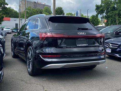 2021 Audi e-tron Premium