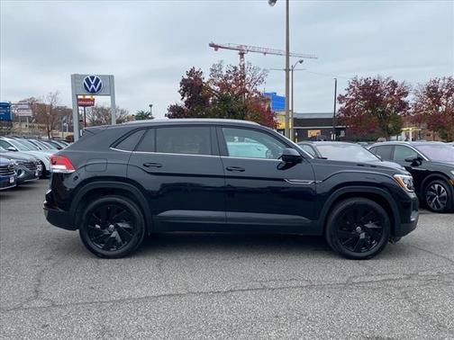 2025 Volkswagen Atlas Cross Sport 2.0T SE w/Technology 4MOTION