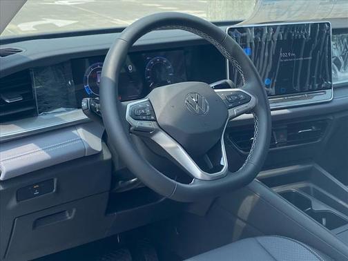 2025 Volkswagen Tiguan 2.0T SE 4MOTION