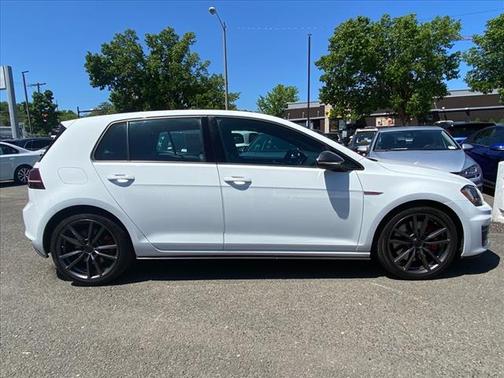 2017 Volkswagen Golf GTI 2.0T SE 4-Door