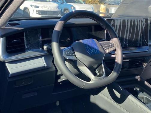 2025 Volkswagen Tiguan 2.0T SE 4MOTION