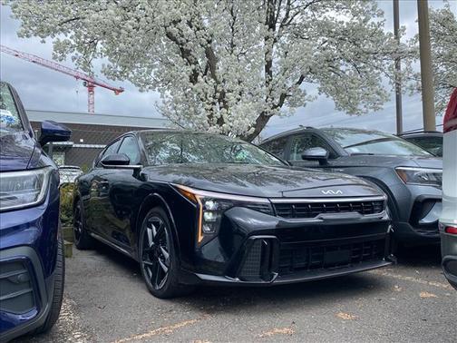 Aurora Black Pearl 2025 Kia K4 GT-Line