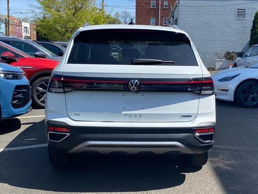 Pure White 2026 Volkswagen Taos SE