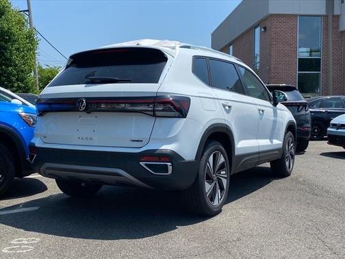 2025 Volkswagen Taos SE 4Motion