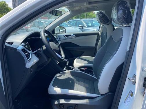 2025 Volkswagen Taos SE 4Motion