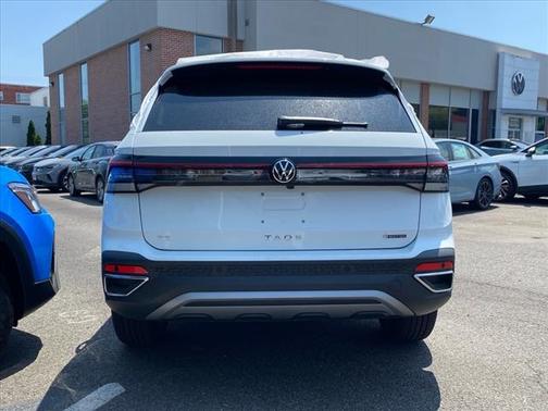 2025 Volkswagen Taos SE 4Motion