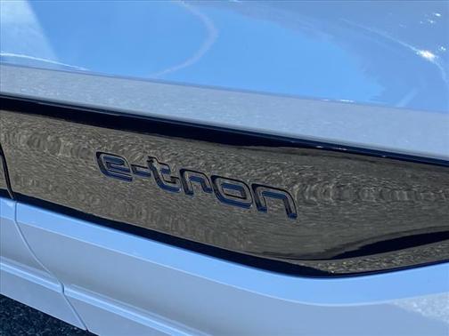 2025 Audi Q6 e-tron Premium Plus quattro