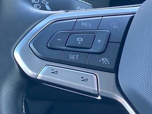 2025 Volkswagen Atlas Cross Sport 2.0T SE w/Technology 4MOTION