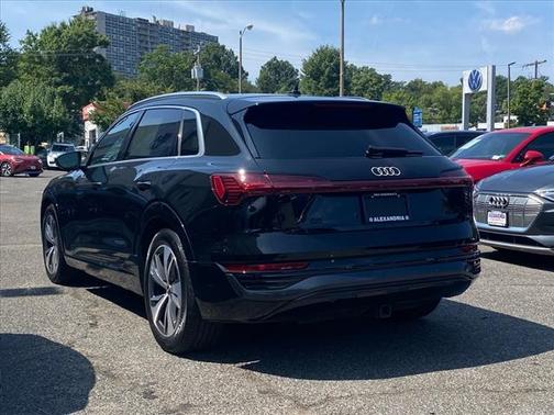 2024 Audi Q8 e-tron Premium