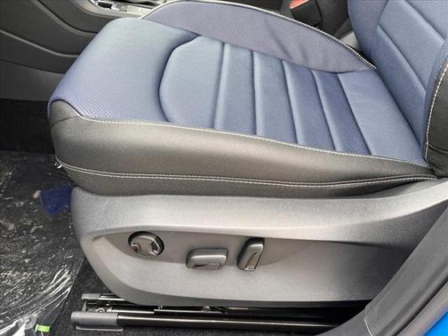 2025 Volkswagen Taos SEL 4Motion