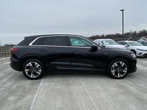 2022 Audi e-tron Premium